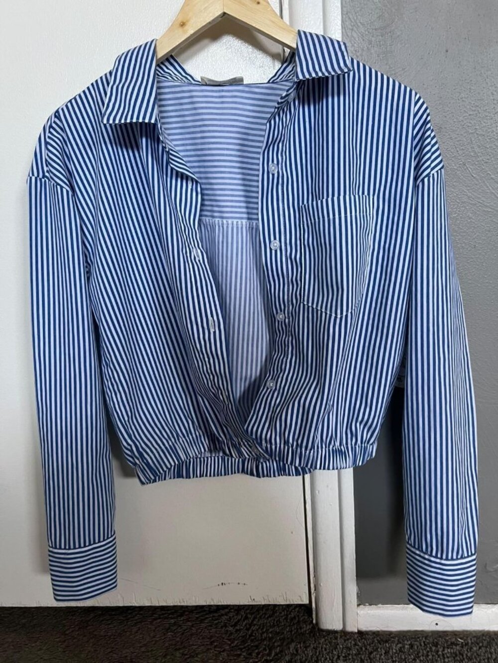 Jolie & Joy Blue White Striped Cropped Button-Up Shirt Large